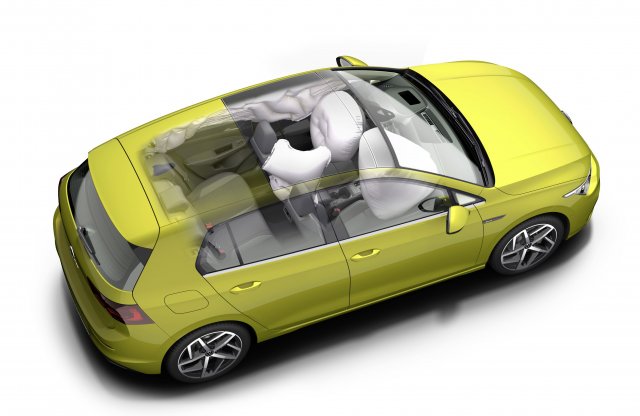 Központi légzsákkal vigyáz ránk még jobban a Volkswagen Golf