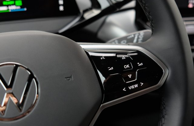 Visszatér a régimódi kormánykerekekhez a Volkswagen