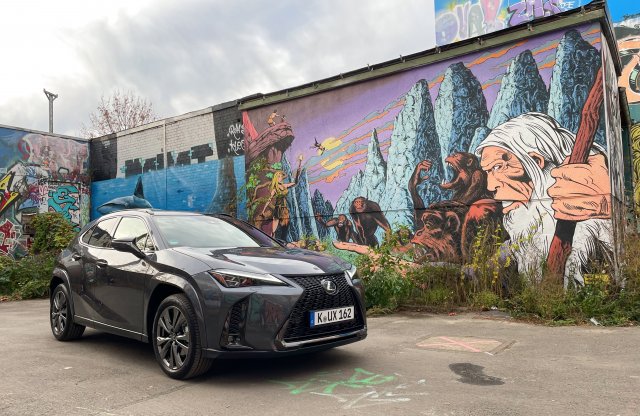 Pad helyett képernyő lett az érintő - próbán a friss Lexus UX