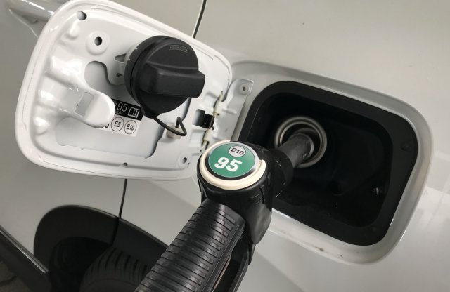 Nagyot csökkennek szerdán az üzemanyagárak