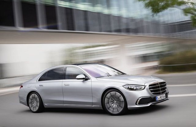 Visszahívtak egyetlen, azaz egyetlen Mercedes-Benz S-osztályt