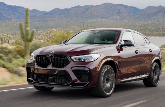 Videó: így száguld 290 km/órával egy 670 lóerős BMW SUV