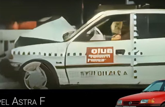 Ilyen volt az első Astra töréstesztje!