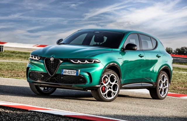 Az Autobahnon bizonyít padlógázon az Alfa Romeo "hibrid" újdonsága