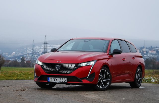 A nagy kuffer, amivel utazni sem szégyen: íme a 308 kombi!