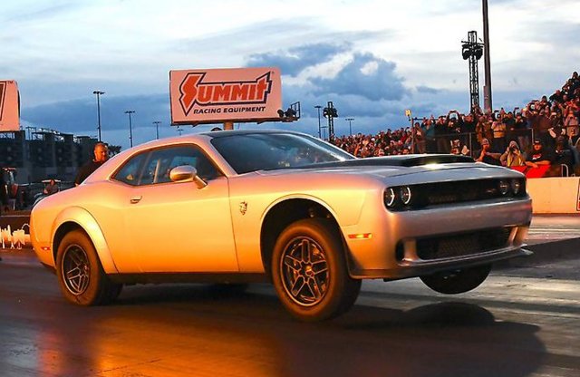 Viccet csinál a villanyautókból az új Dodge Challenger SRT