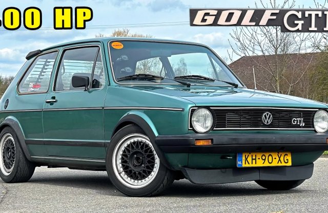 Kitakarítja az Autobahn belső sávját a 400 lóerős egyes Golf