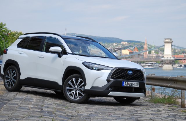 A Corolla Cross "csak" egy felpumpált kombi? Íme a válasz!