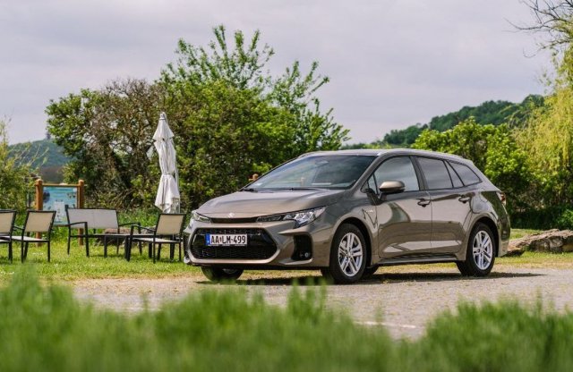 Erősebb és takarékosabb lett a kombi Suzuki