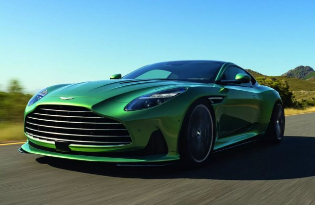 Elvesztett négy hengert, mégis erősebb az új Aston Martin