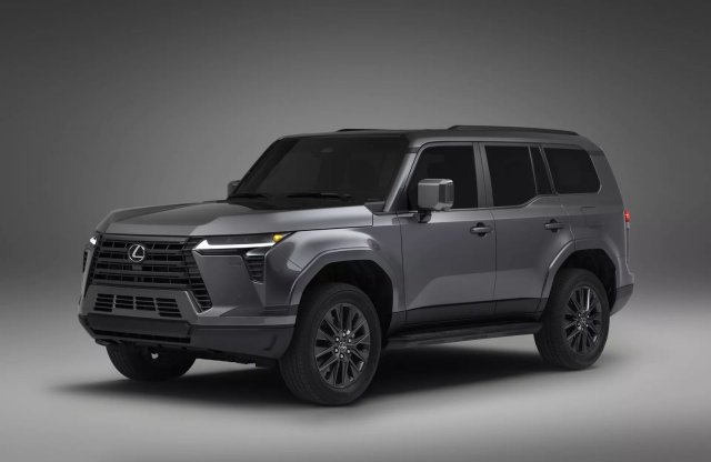 Baltával faragott óriás az új Lexus