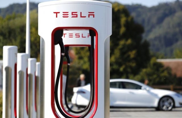 A General Motors is a Tesla töltőszabványára vált