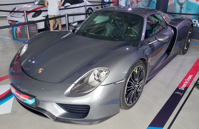Életre kelt a balatoni pálya, 600 Porsche szülinapozott rajta