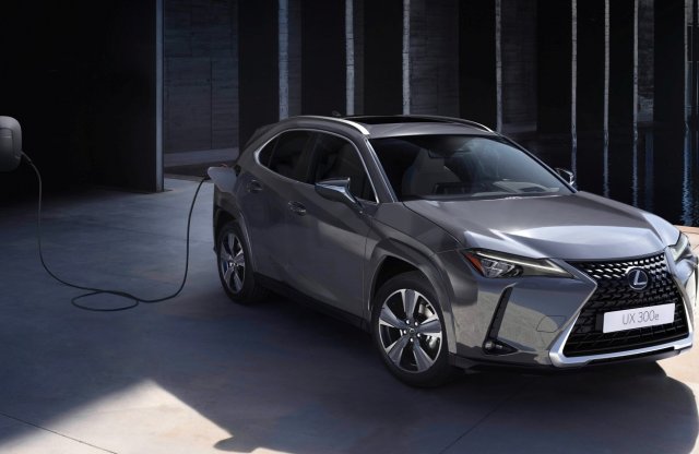 Már itthon is rendelhető a Lexus crossoverének új változata