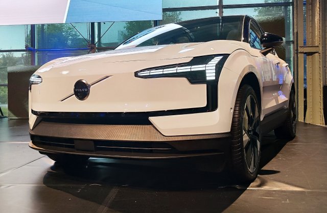 Döbbenetes árcédulával jön az új Volvo! Mutatjuk!