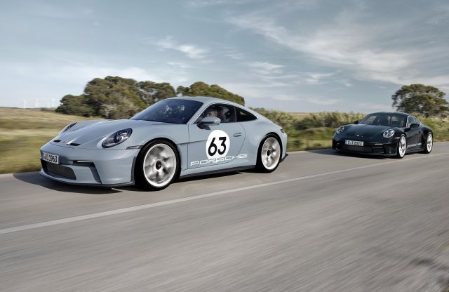 Eddig sosem látott kombinációval jubilál a Porsche 911