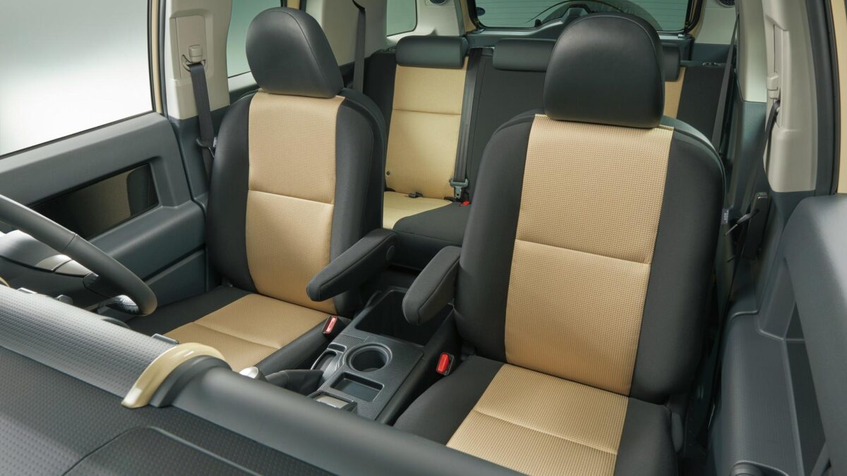 TOYOTA FJ CRUISER