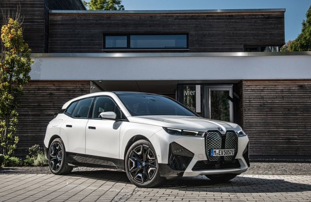 Olcsóbban kínálja a BMW két villanyautóját is