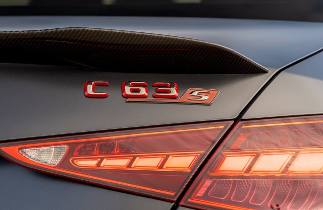 Ennyi volt: cáfolták a Mercedesnél a V8-as visszatérését