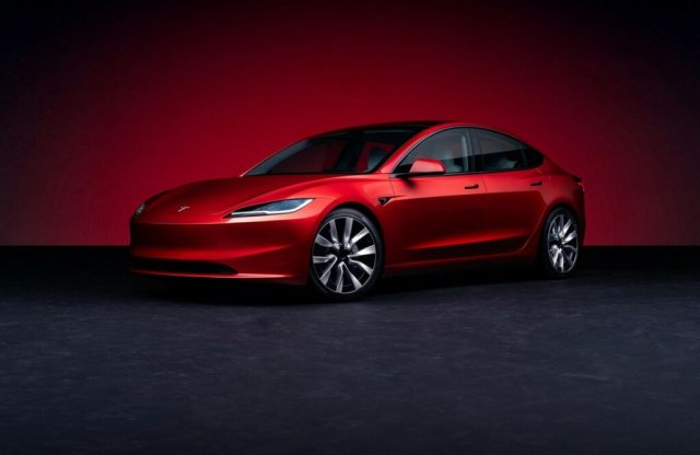 Ilyen a frissített Tesla Model 3!