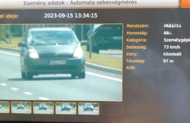 Oda-vissza beleszaladt a traffipaxba az "ámokfutó" Prius!
