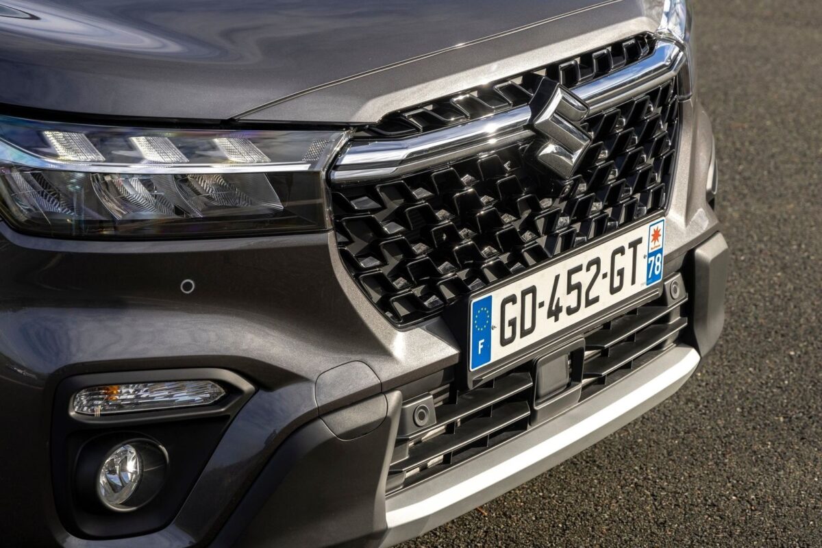SUZUKI S-CROSS