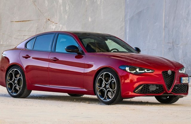 Örömhír az Alfásoknak: egy ideig még marad a V6-os motor!