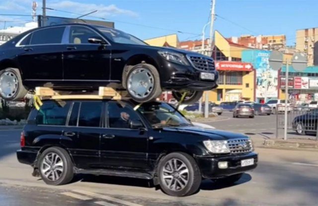 Az oroszoknál Land Cruiser cipeli a Maybach S-osztályt
