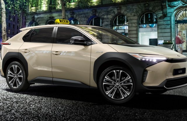 Elektromos Toyota taxiktól lesz zöldebb a párizsi közlekedés