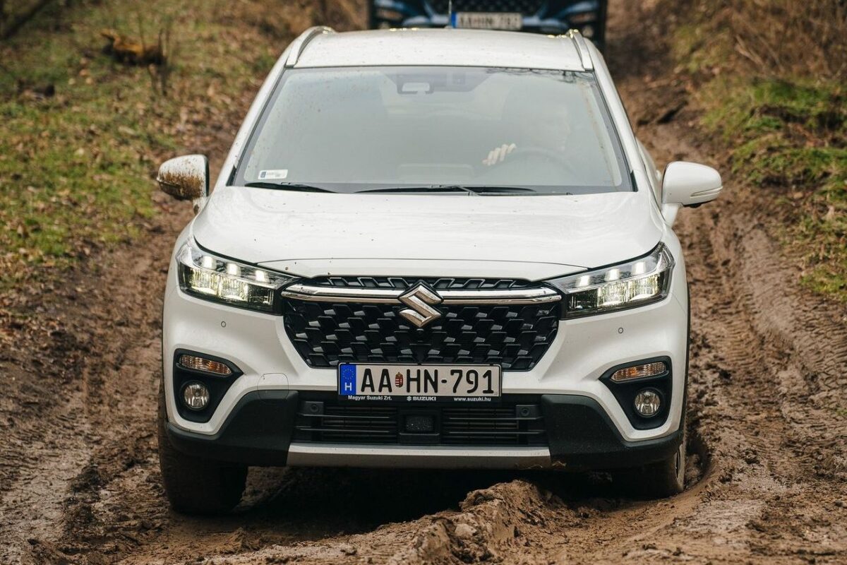 SUZUKI