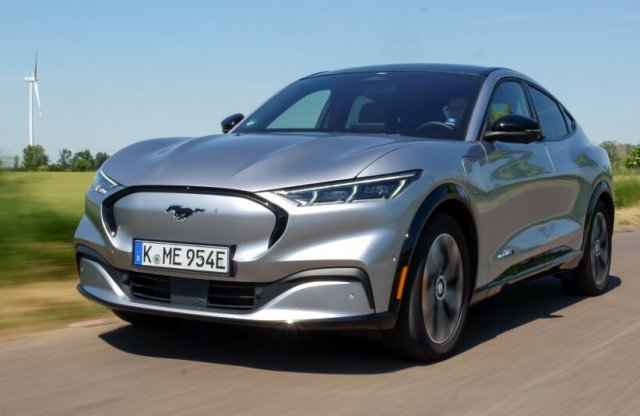 A Ford is visszavesz a villanyautó-gyártási terveiből