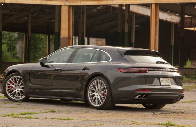 Kutyának sem kell a kombi Panamera, elbúcsúzik tőle a Porsche
