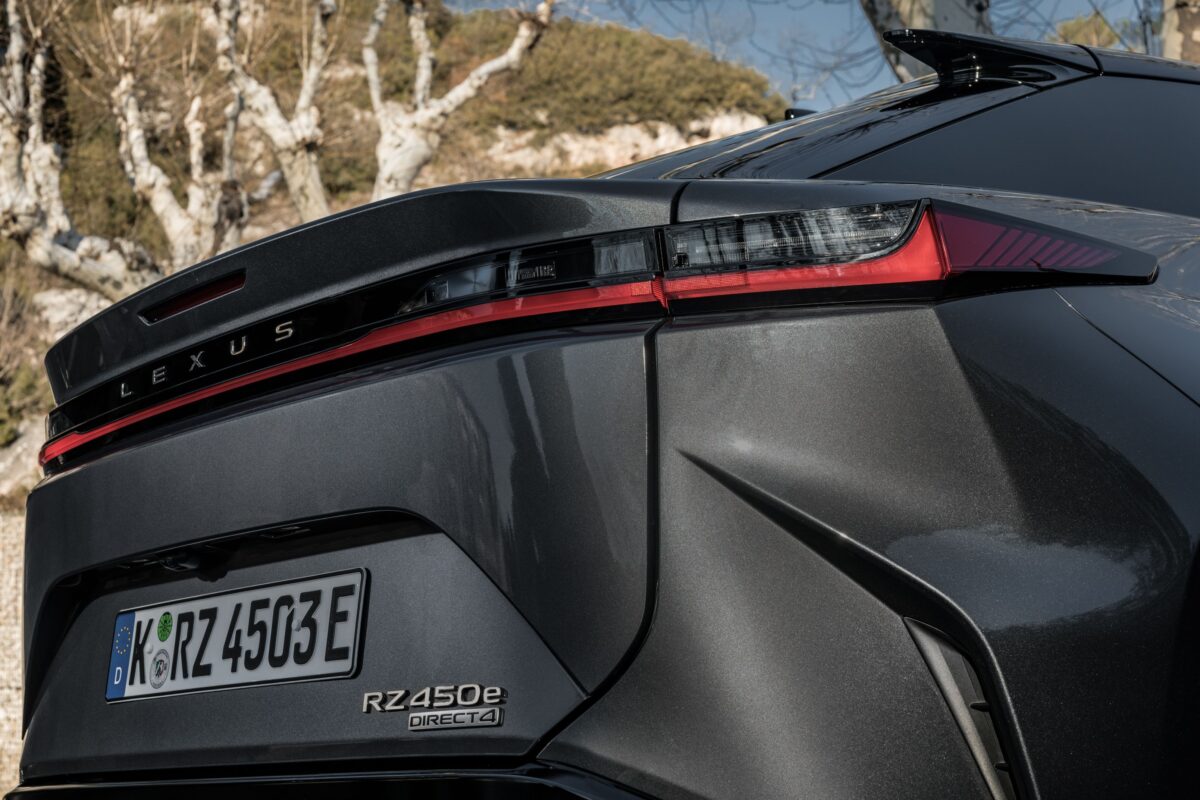 LEXUS