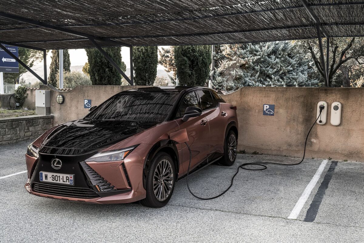 LEXUS
