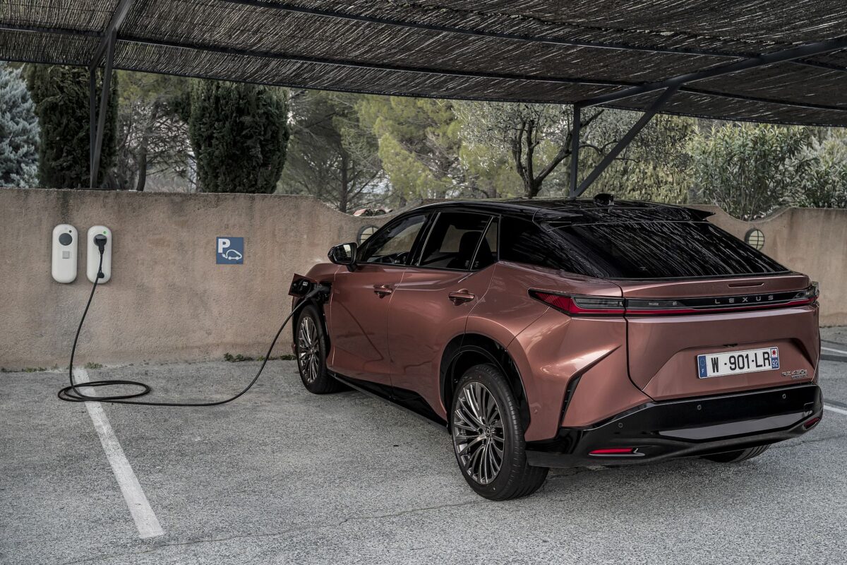 LEXUS