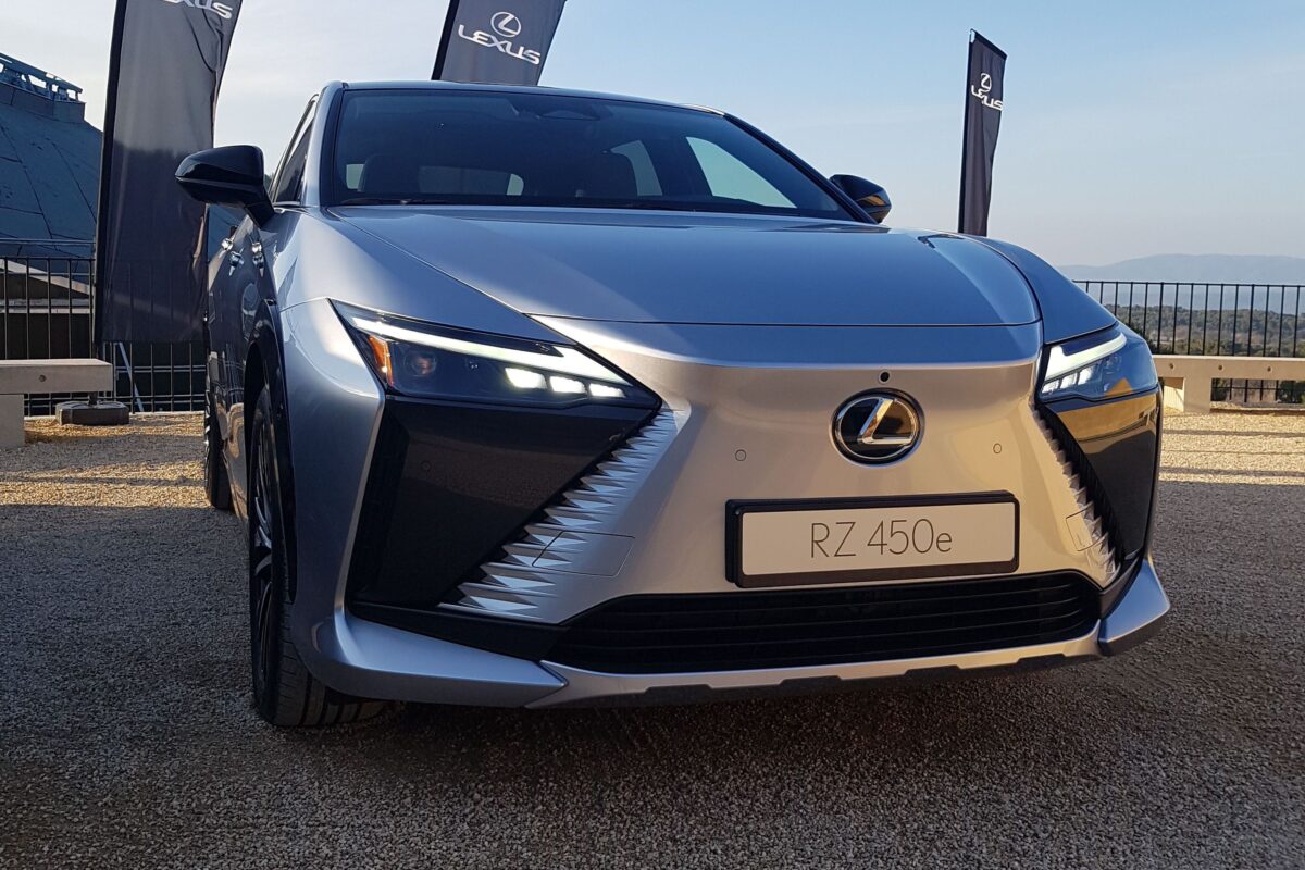LEXUS