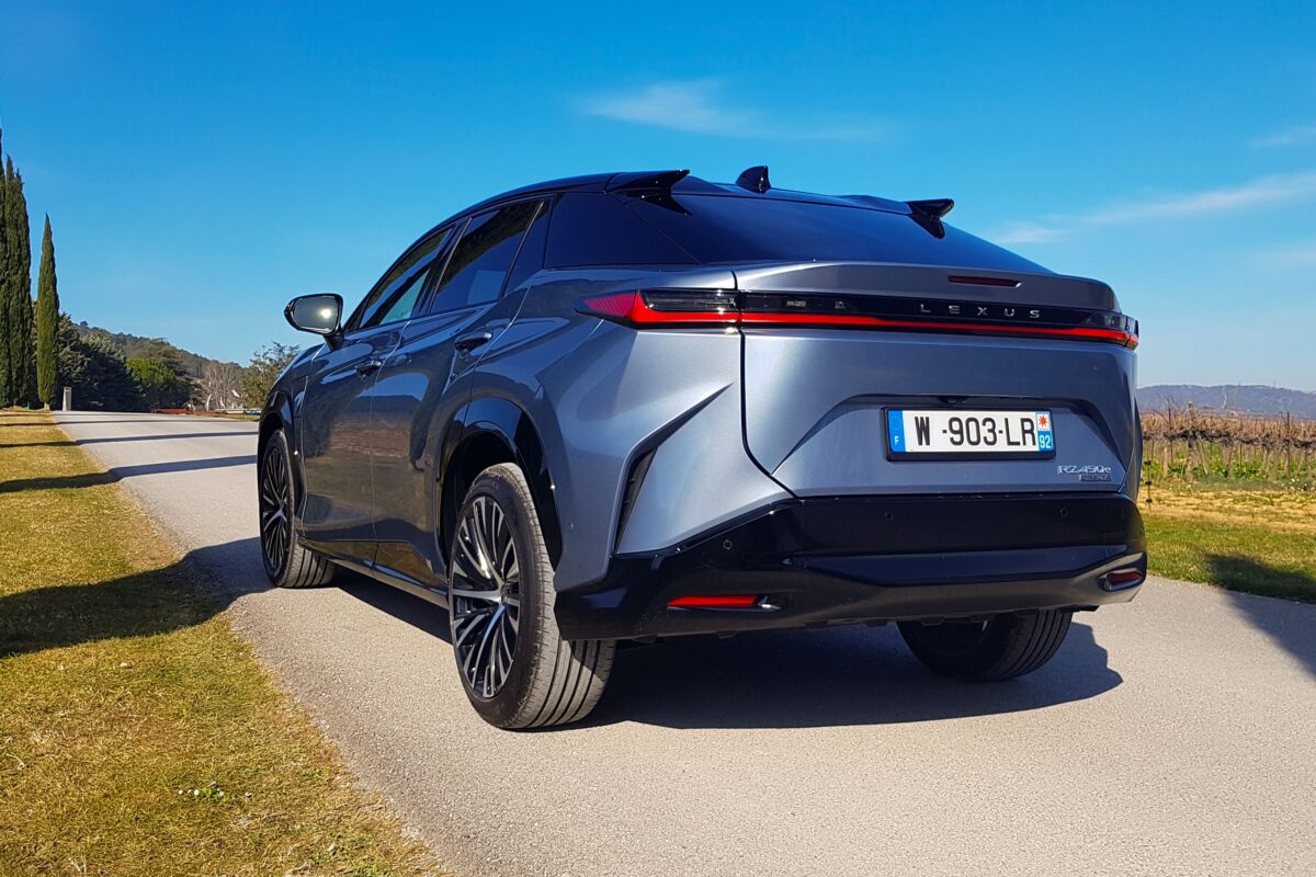 LEXUS