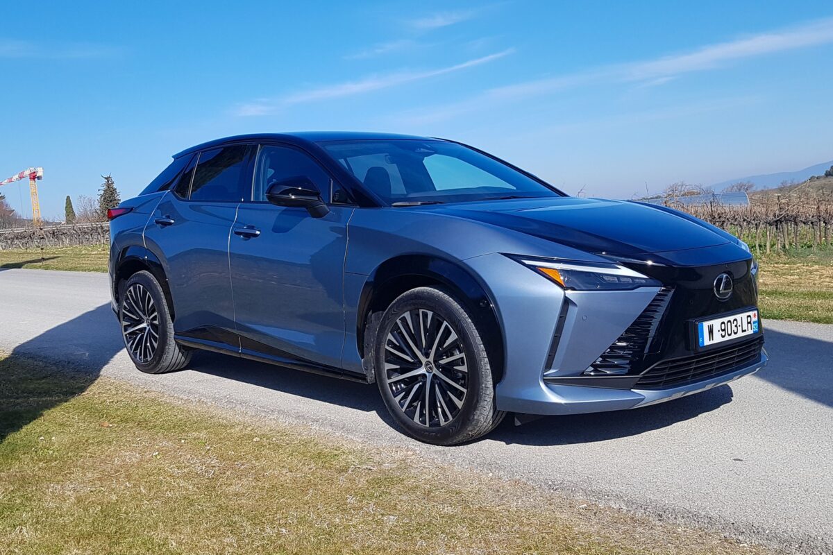 LEXUS
