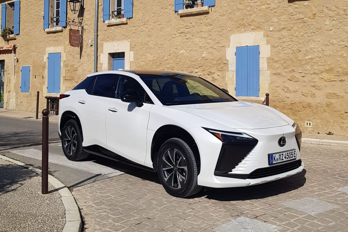 LEXUS