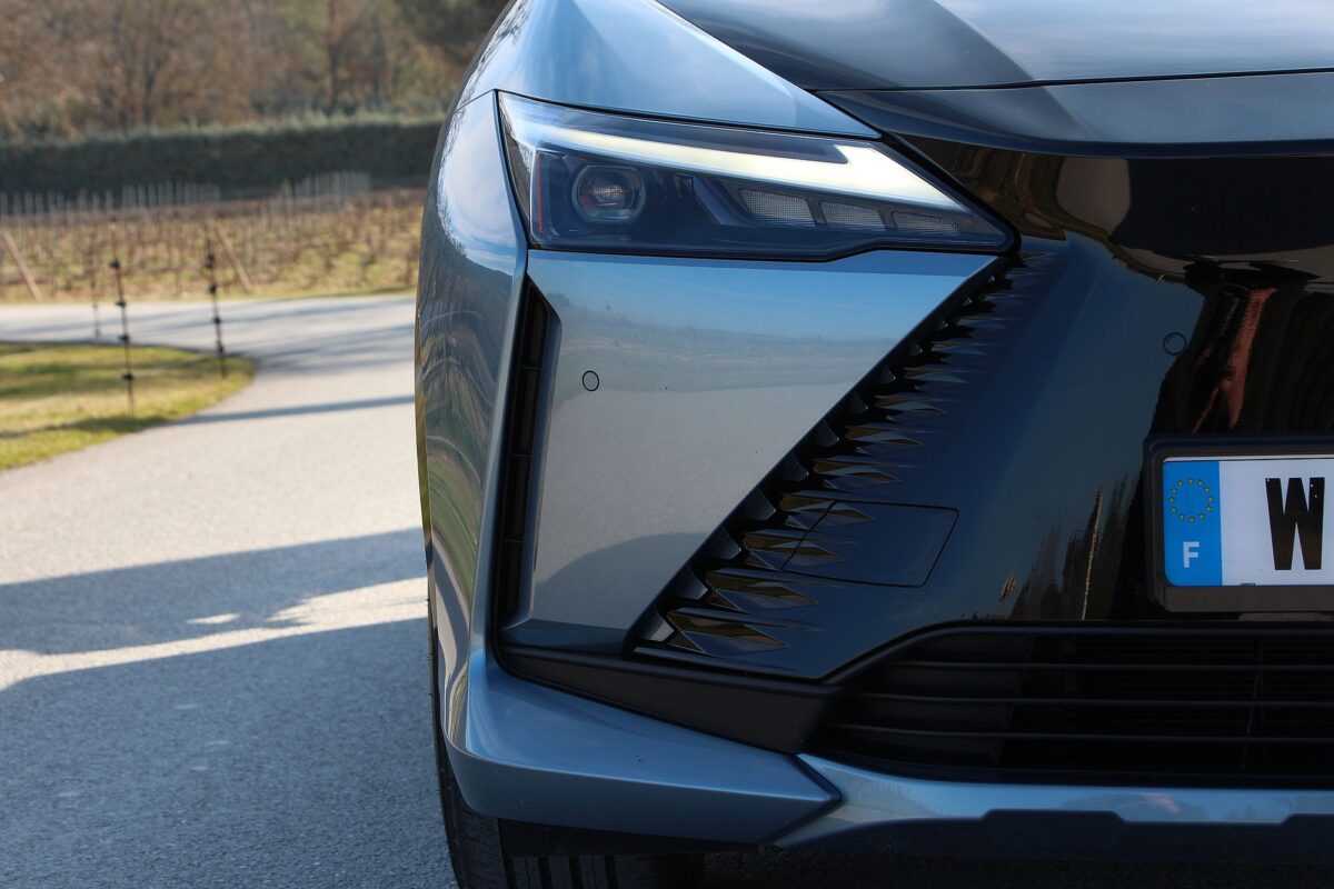 LEXUS