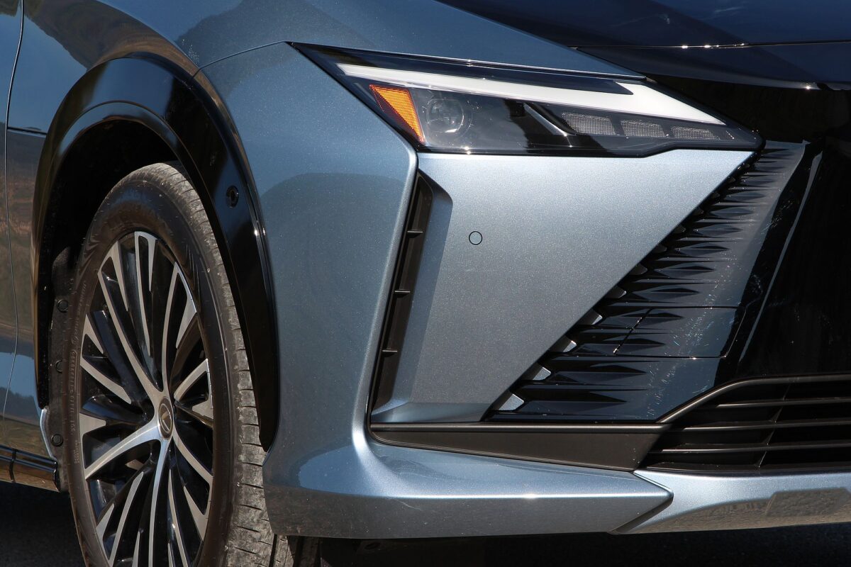 LEXUS