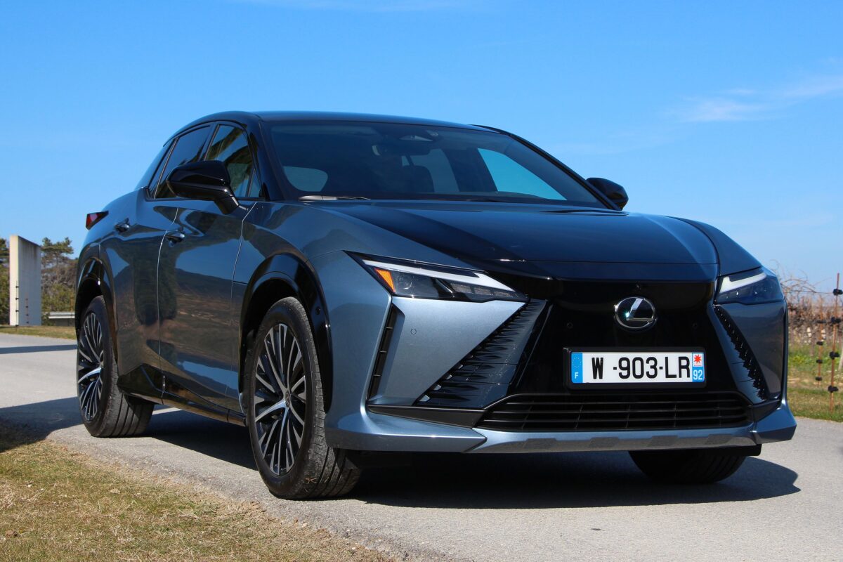 LEXUS
