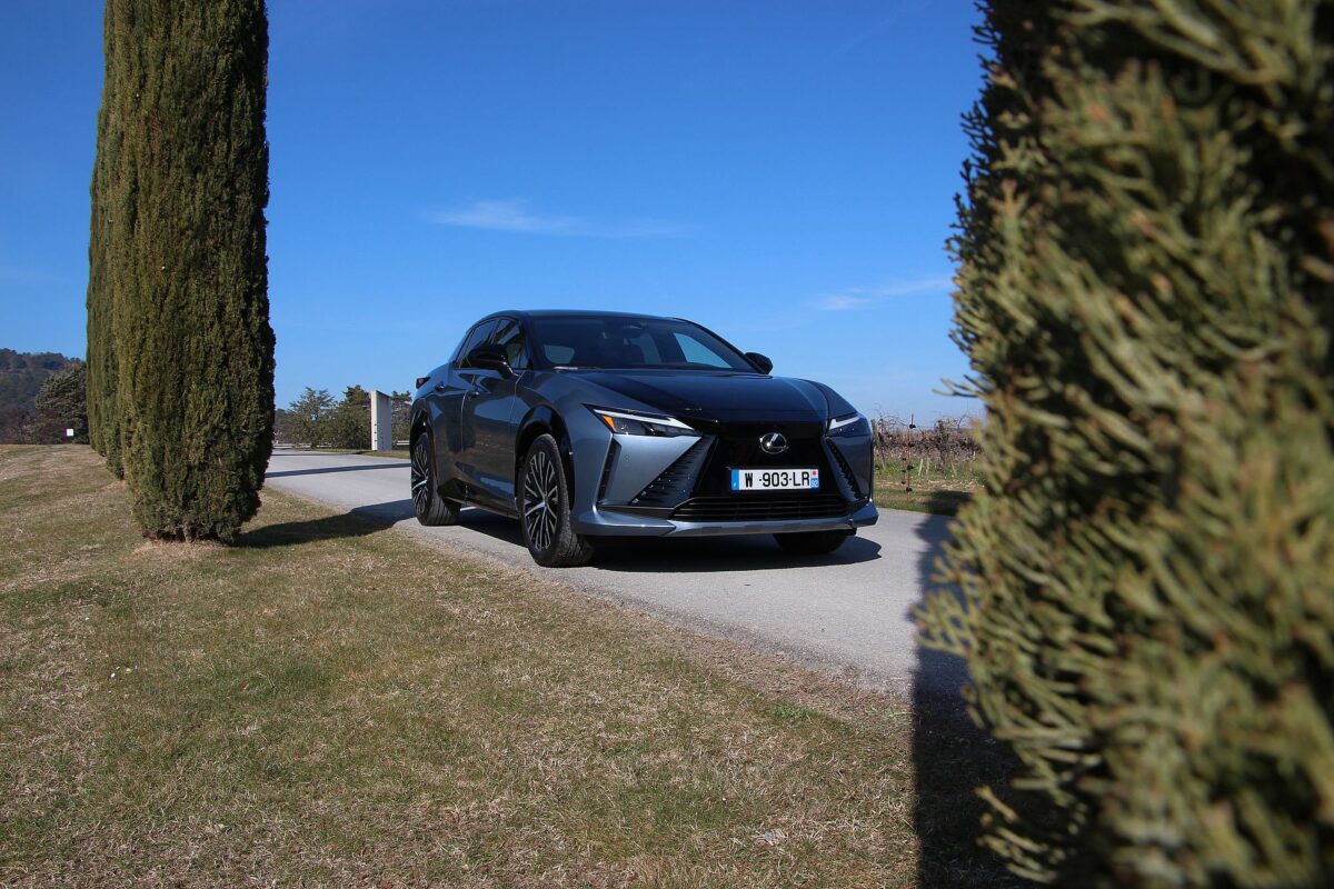 LEXUS