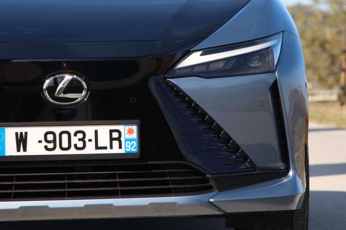 LEXUS