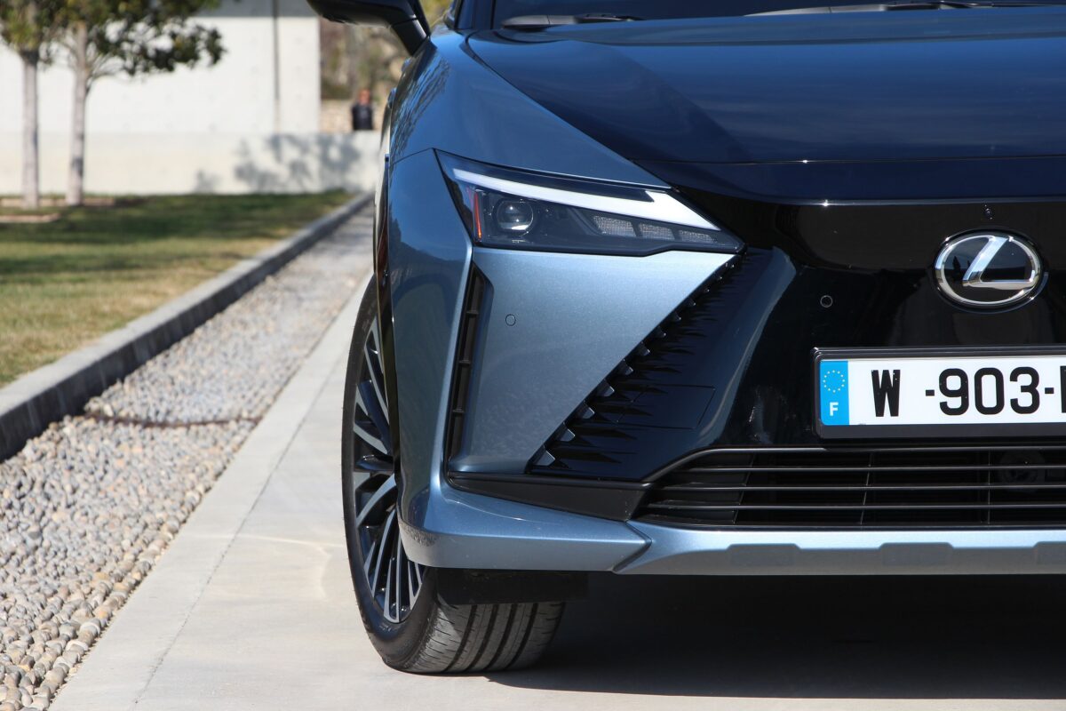 LEXUS