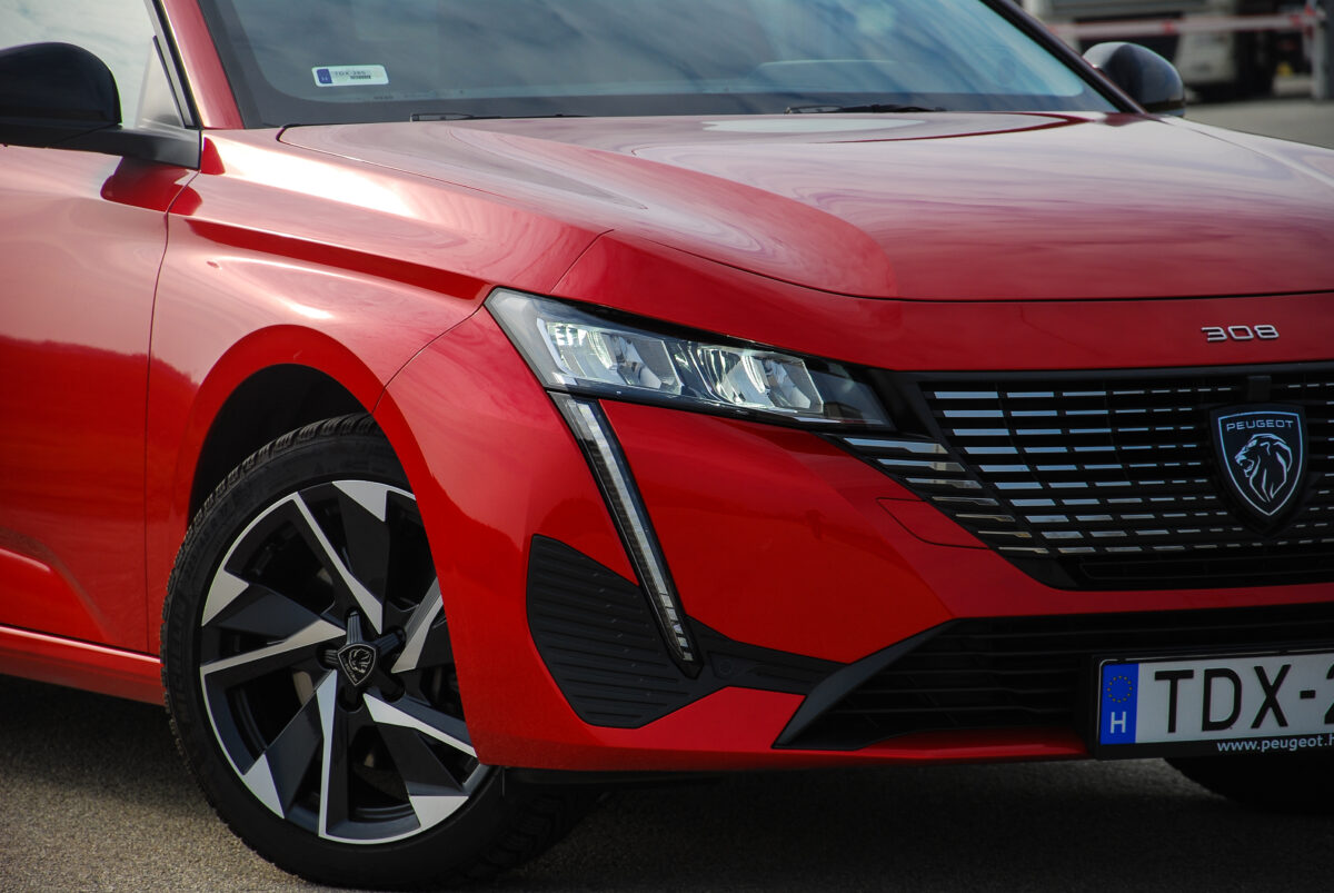 PEUGEOT 308