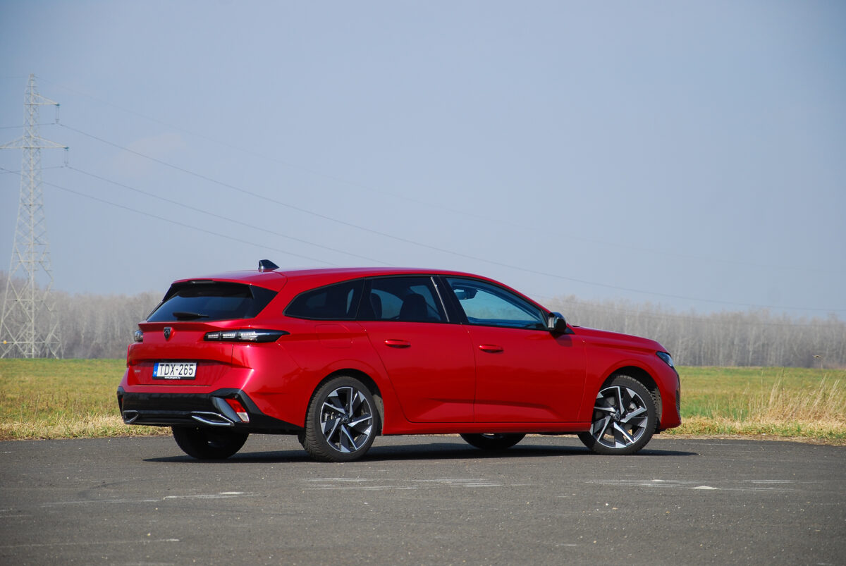 PEUGEOT 308