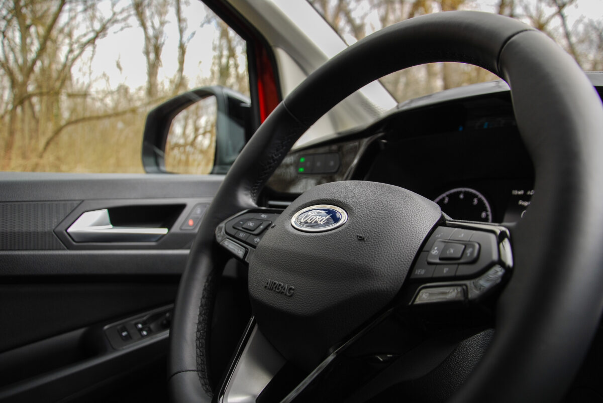 FORD TOURNEO