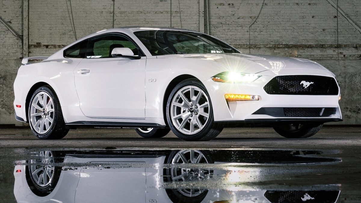 FORD (USA) MUSTANG