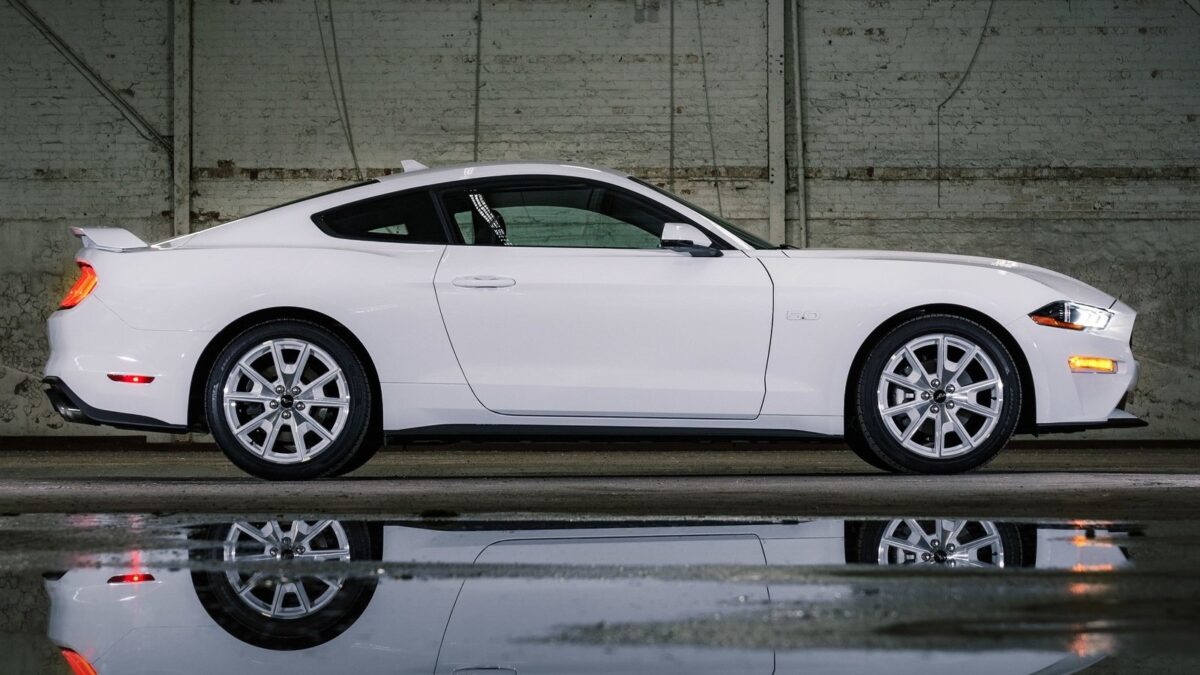 FORD (USA) MUSTANG